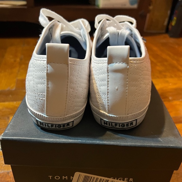 Tommy Hilfiger women’s size 10 lightly worn - Picture 5 of 7